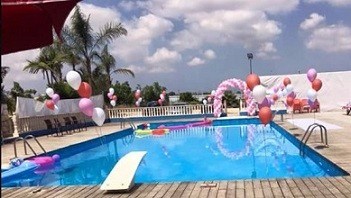 מסיבת רווקות עם בריכה במרכז מסיבת רווקות עם בריכה במרכז